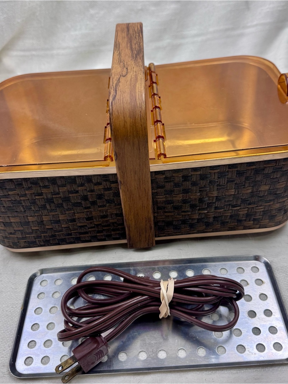 Vintage Salton Hot Basket Warmer Woven Brown Wicker Rolls Bread Buns